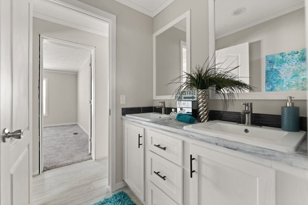 Big beam house 32663x bathroom home features