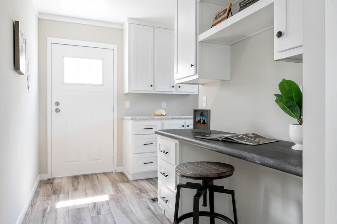 Champ 28563t interior home features