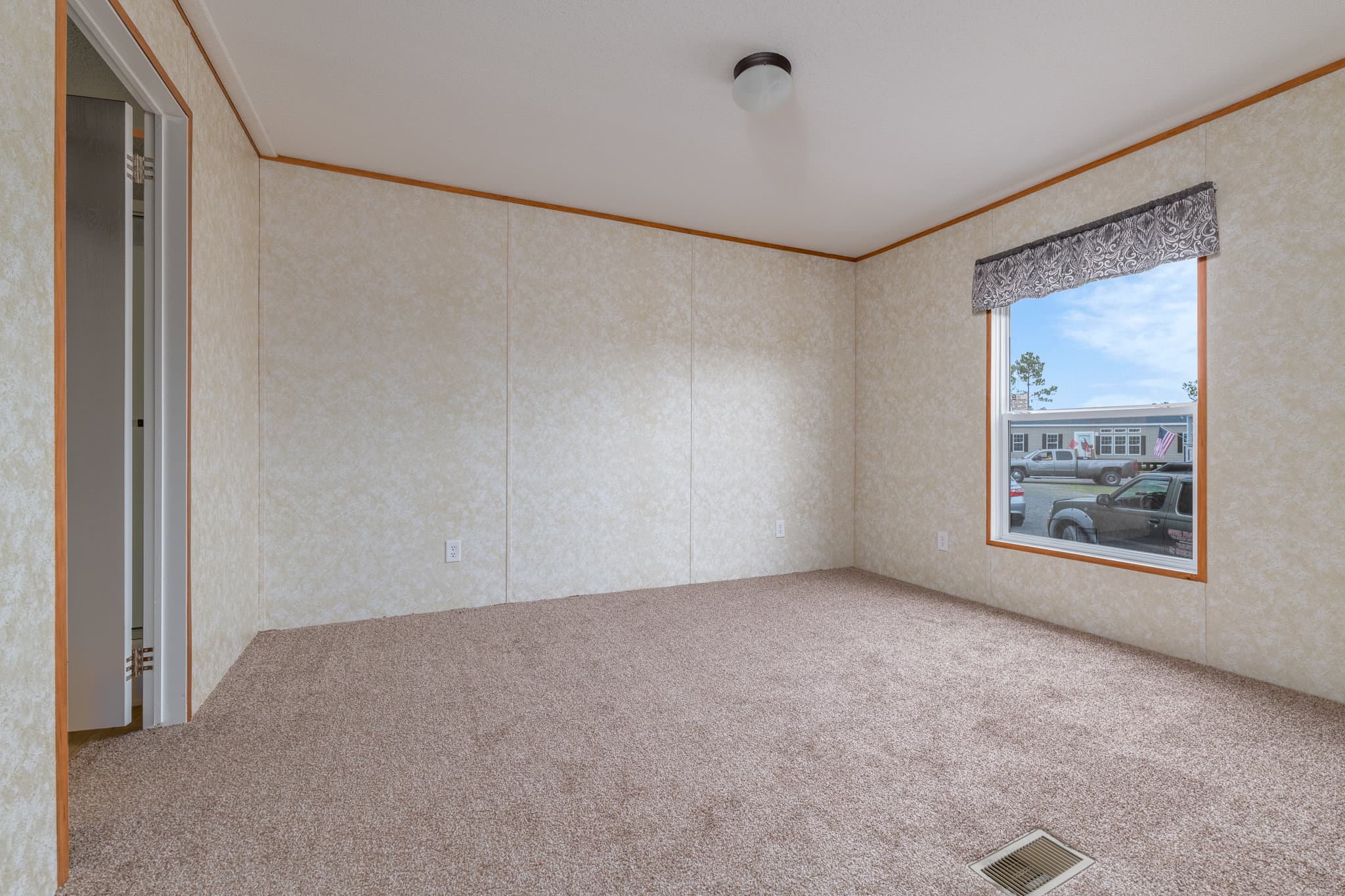 Flash bedroom home features