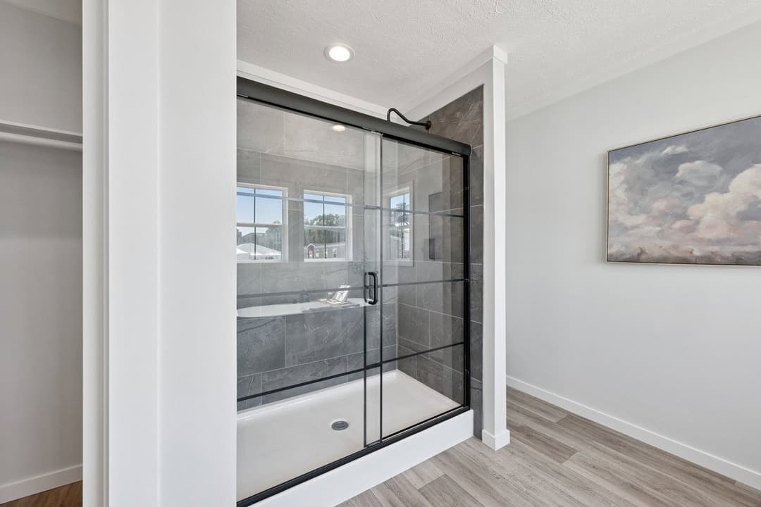 Axis 32563n bathroom home features