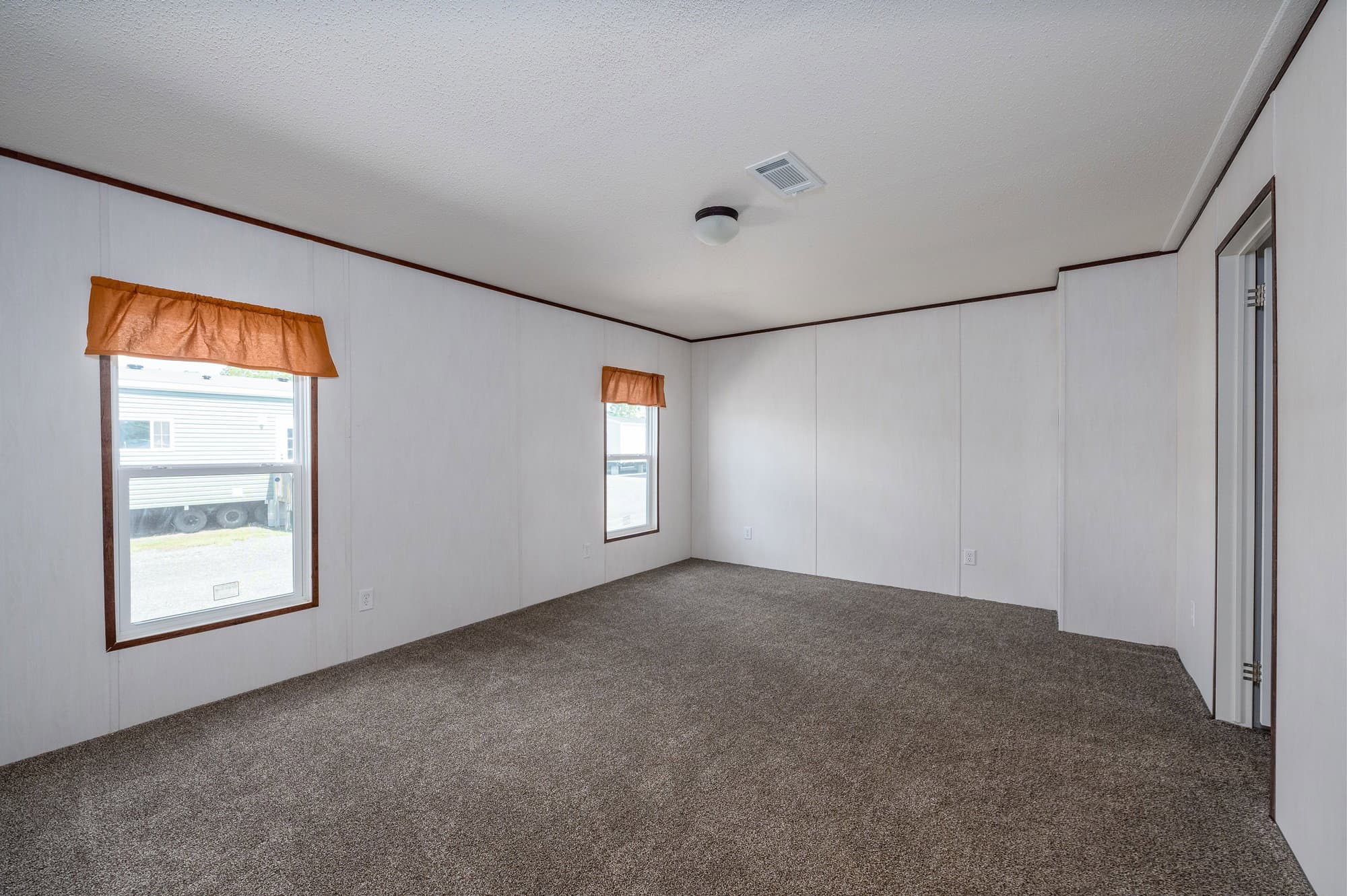 The curry bedroom home features
