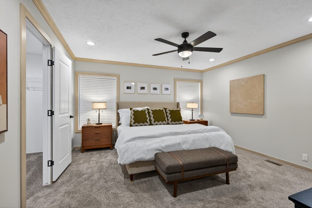 Ignition 32704e bedroom home features