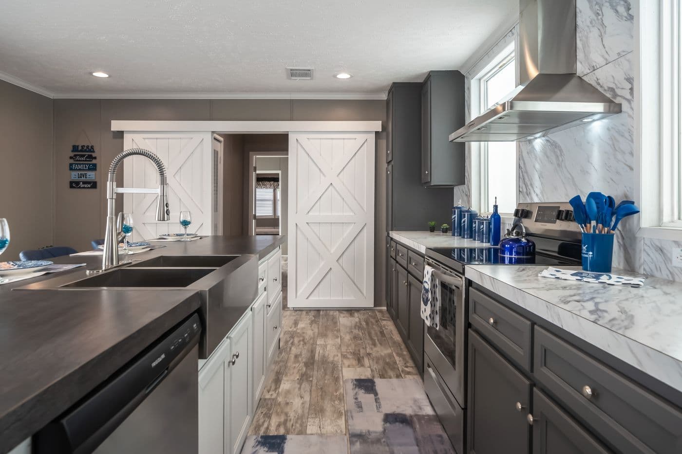 Major kitchen home features