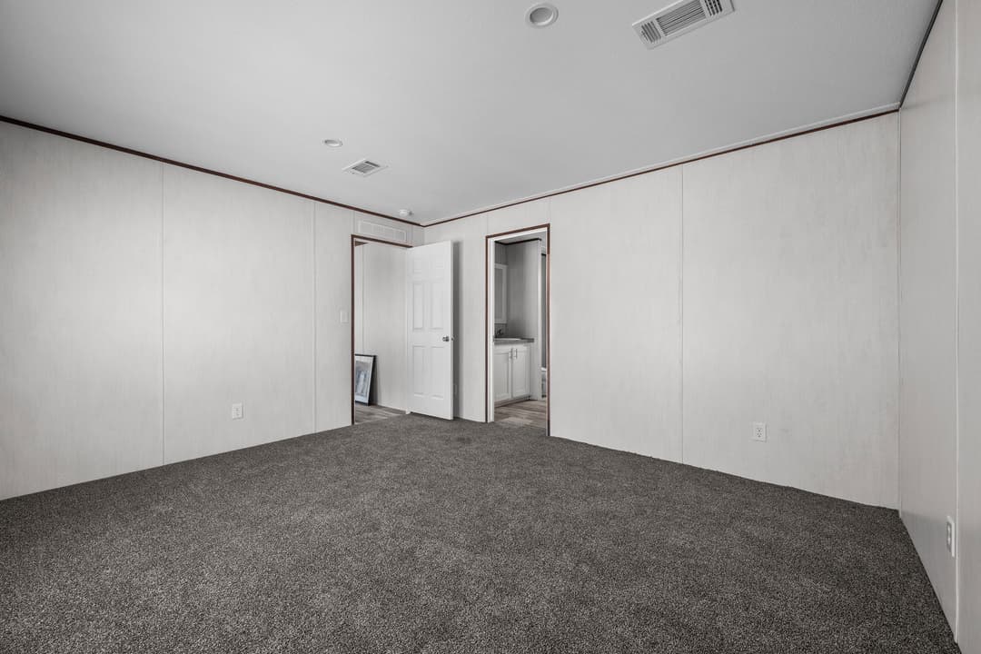 Nitro bedroom home features