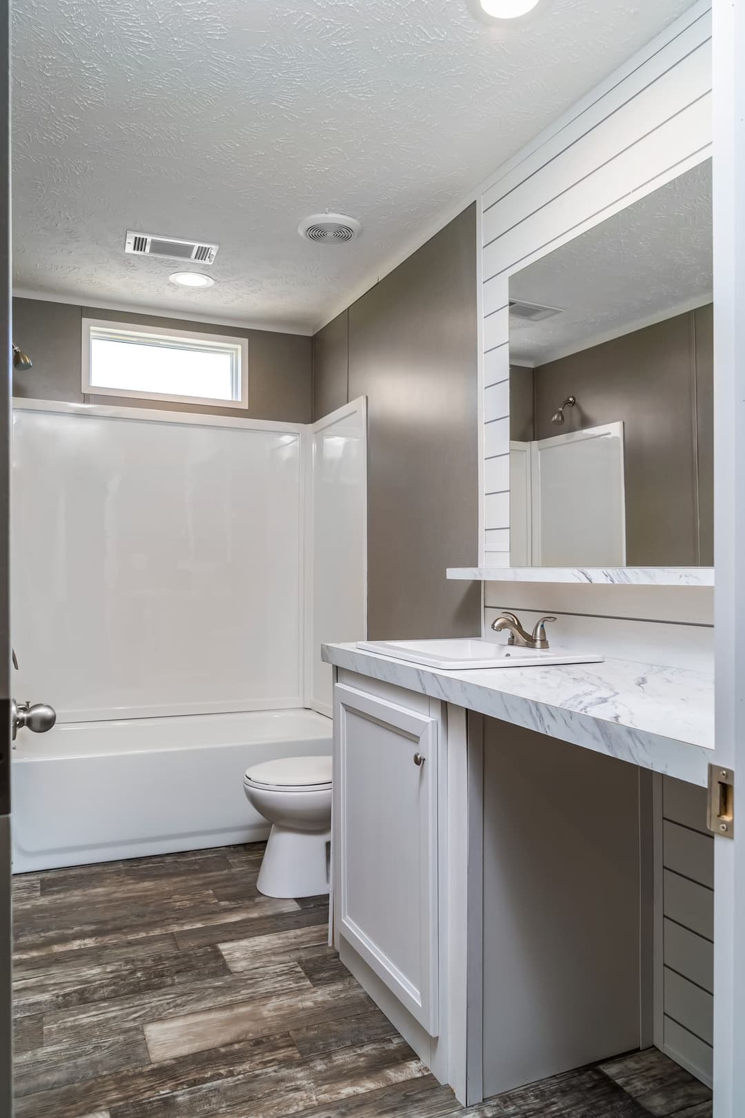 Locklear bathroom home features