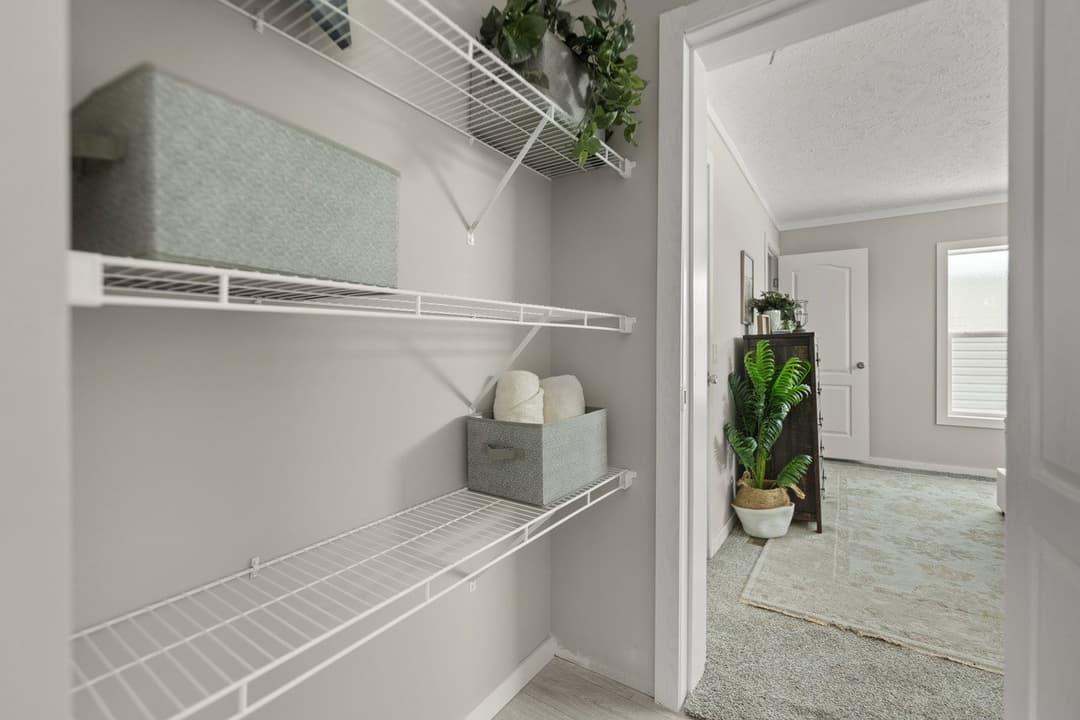 Escape 28443b interior home features