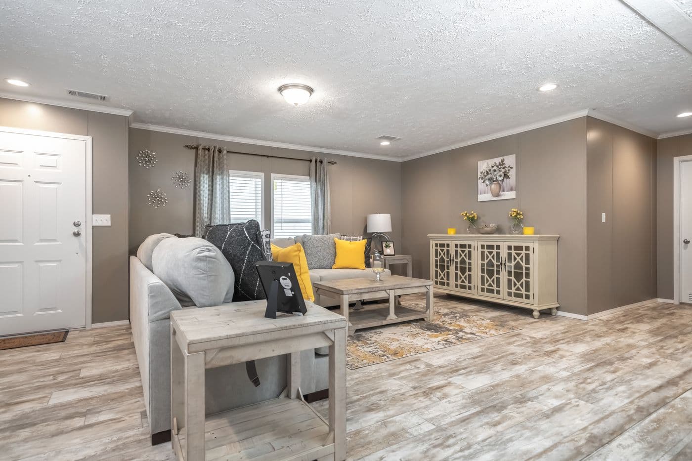 Cascade interior home features