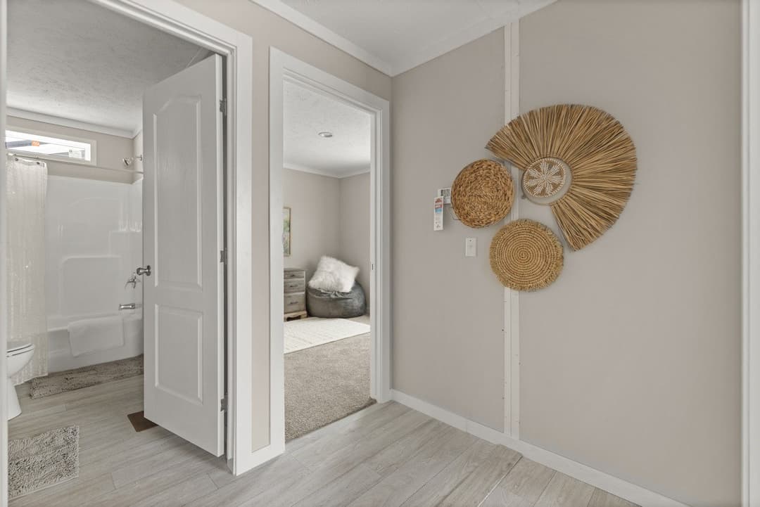 Escape 28443b interior home features