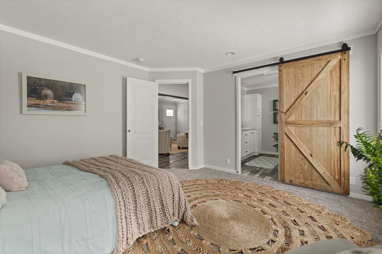 Bella 28483h bedroom home features