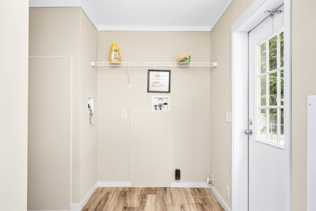 X model 32684x interior home features