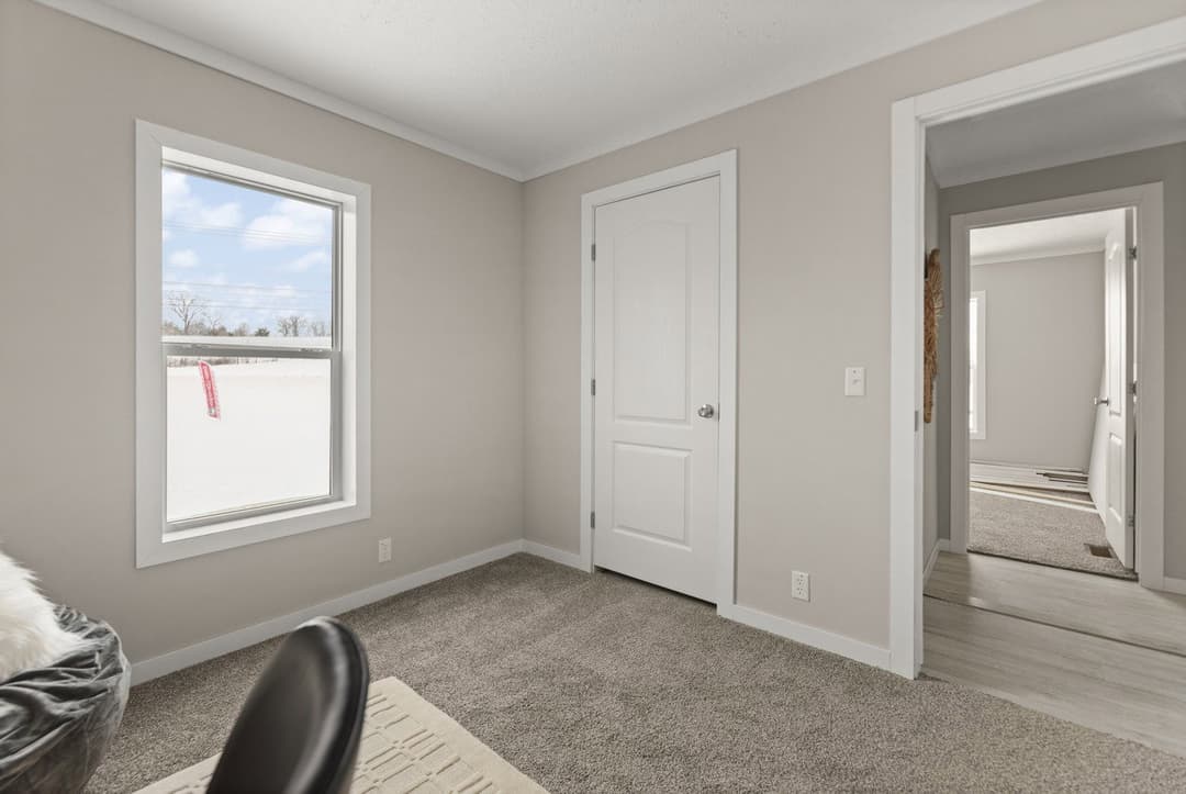 Escape 28443b bedroom home features