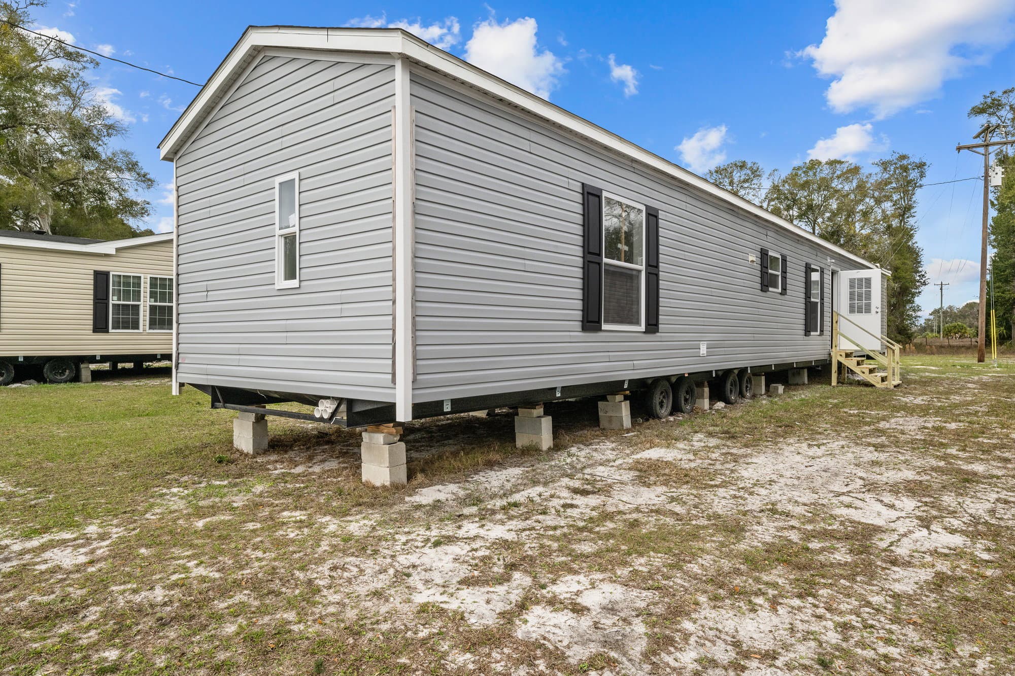 Dash 3 exterior home features