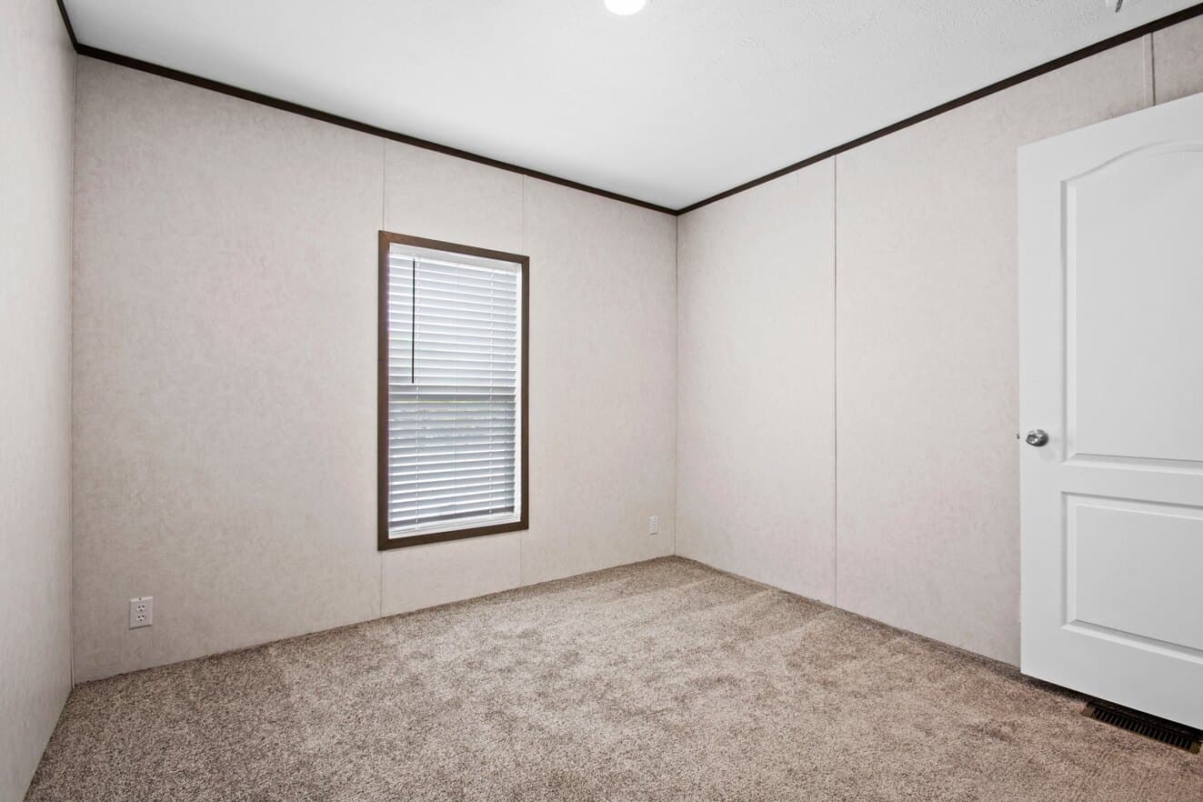 Express 28443w bedroom home features
