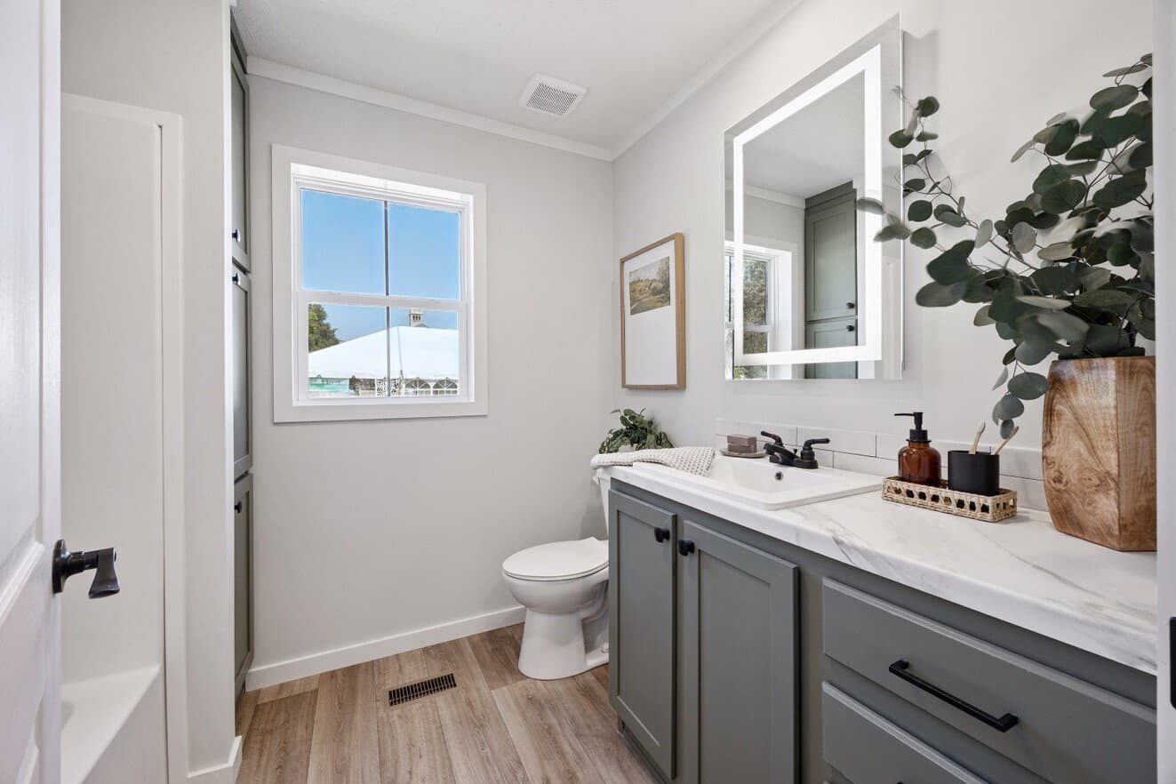 Axis 32563n bathroom home features