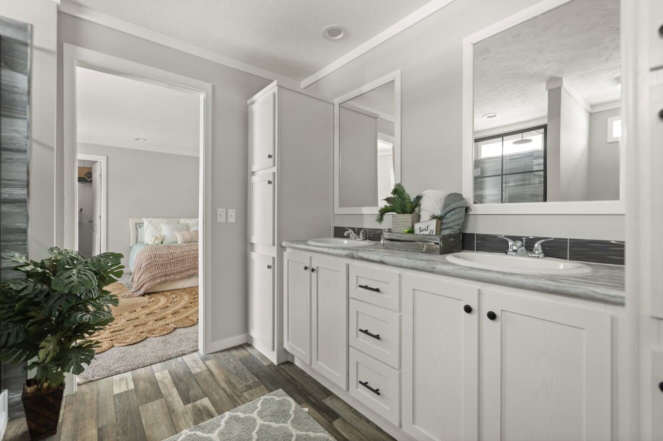 Bella 28483h bathroom home features