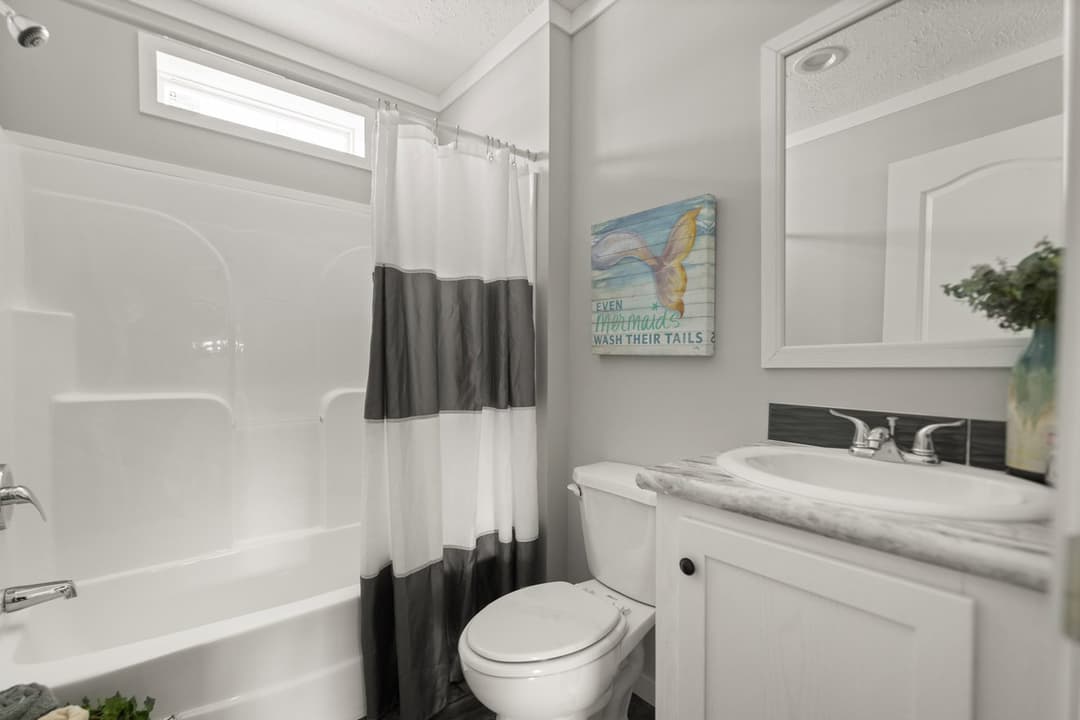 Bella 28483h bathroom home features