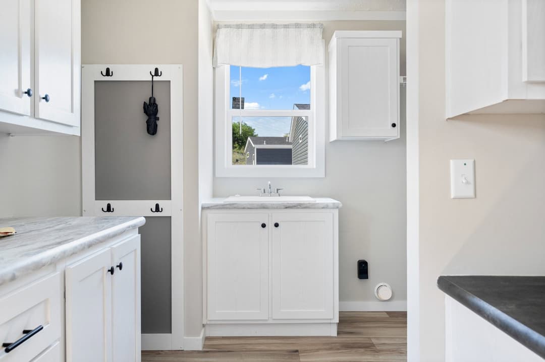 Champ 28563t interior home features