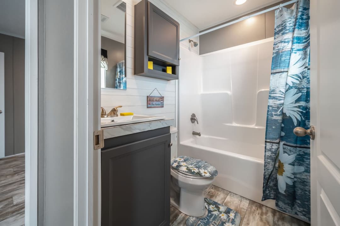 Major bathroom home features