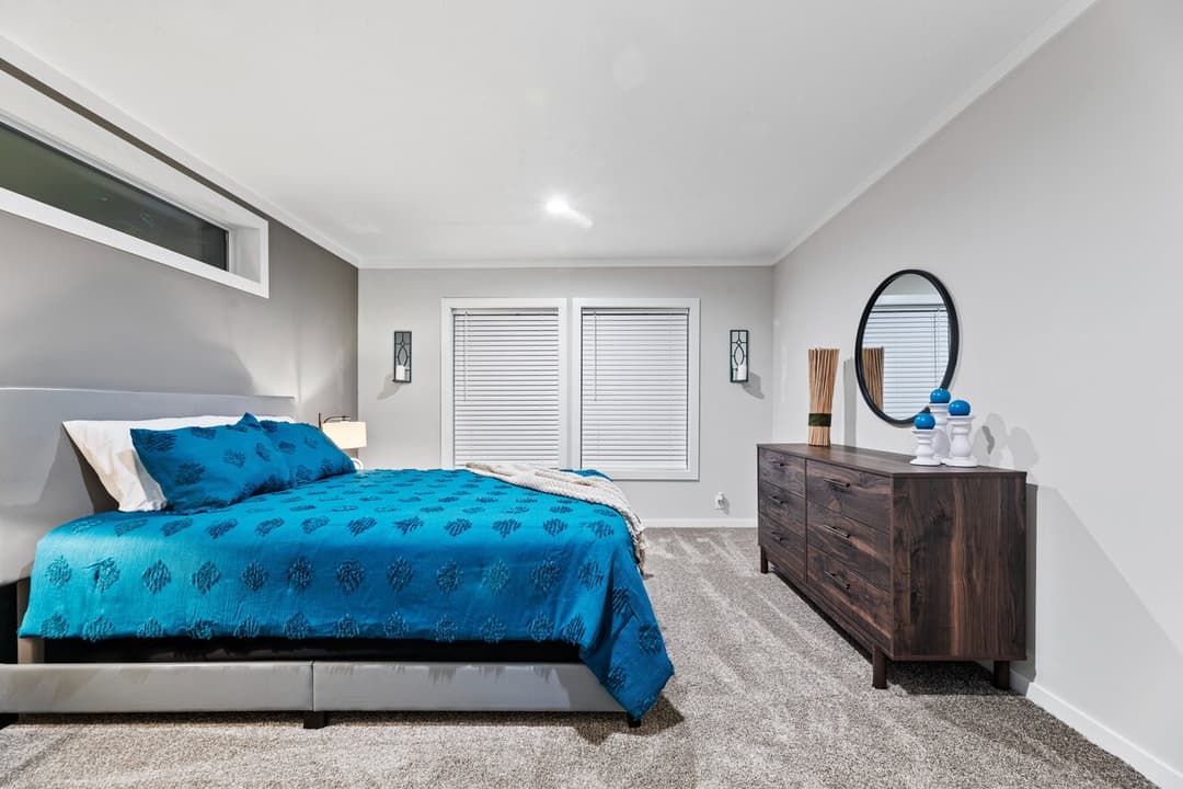 K2 32764p bedroom home features