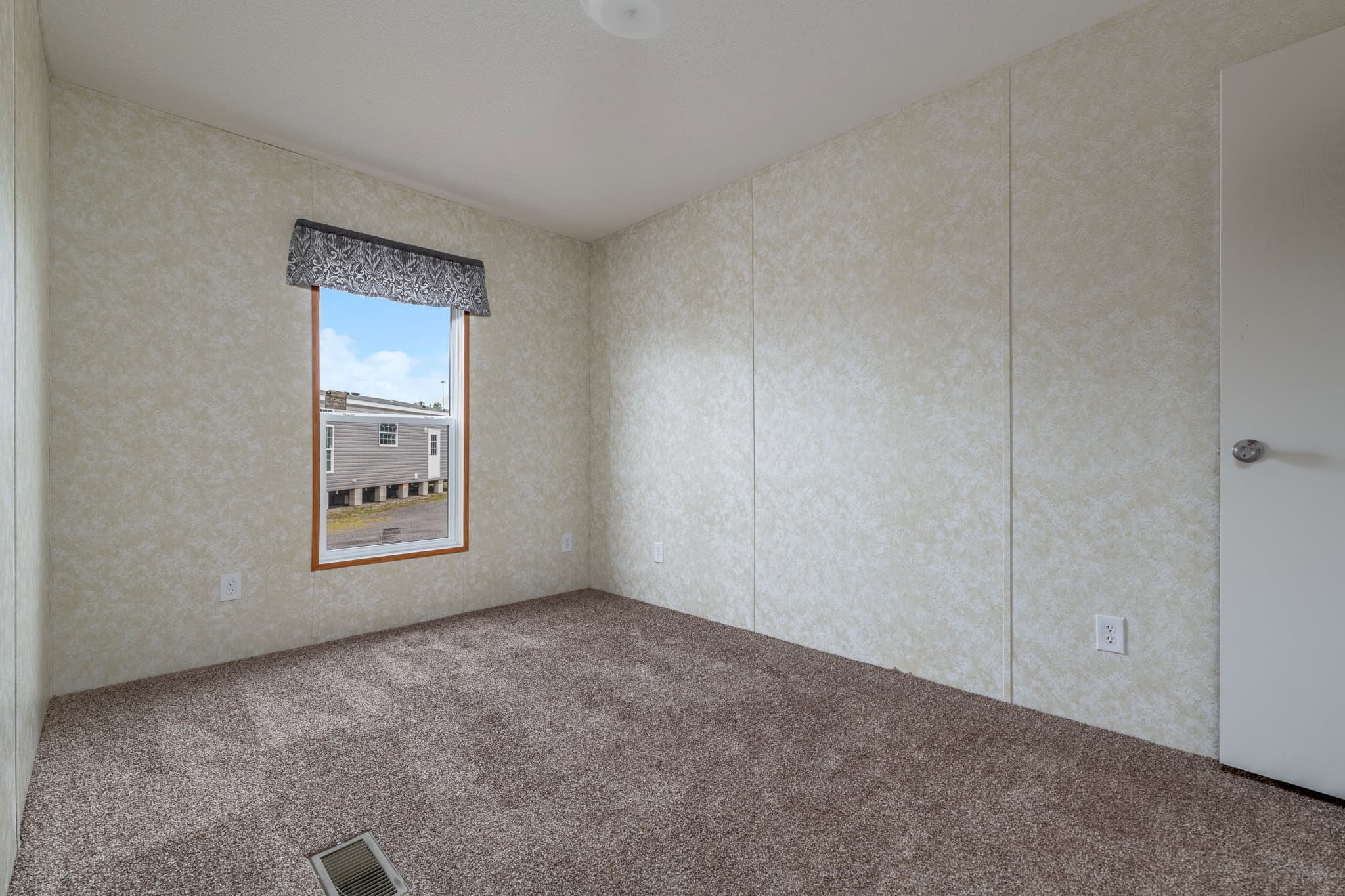 Flash bedroom home features
