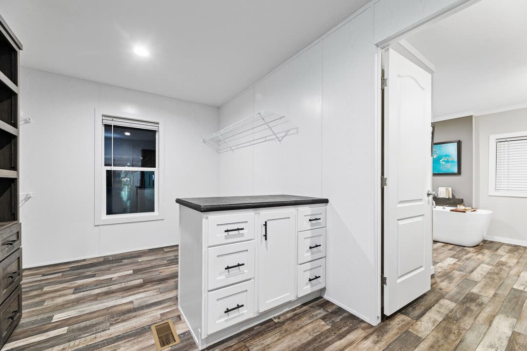 K2 32764p interior home features