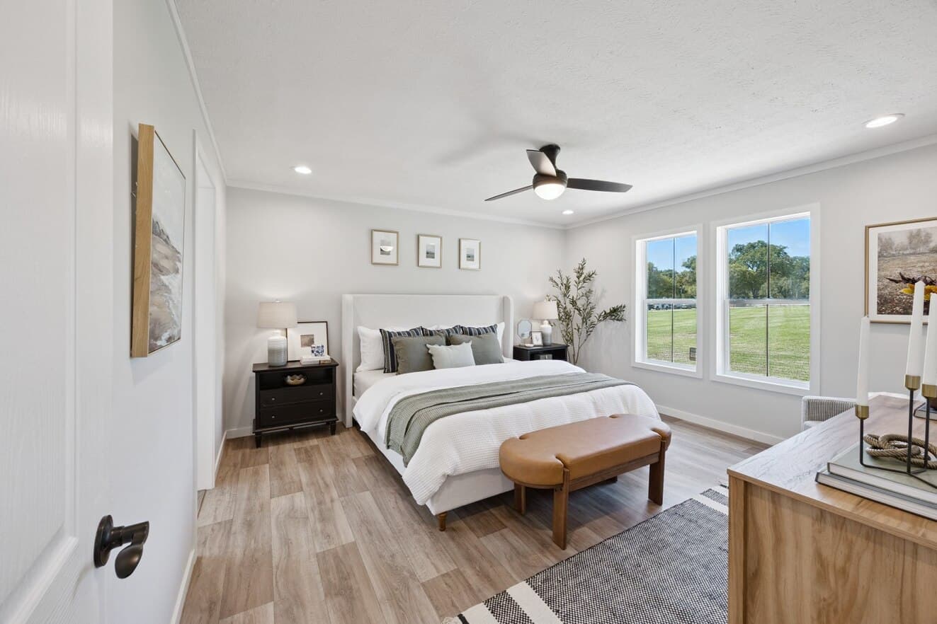 Axis 32563n bedroom home features