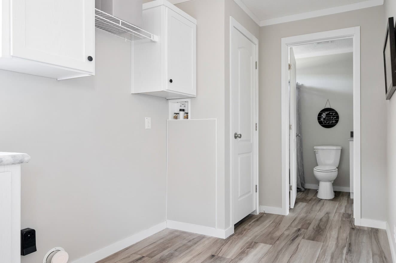 Champ 28563t bathroom home features