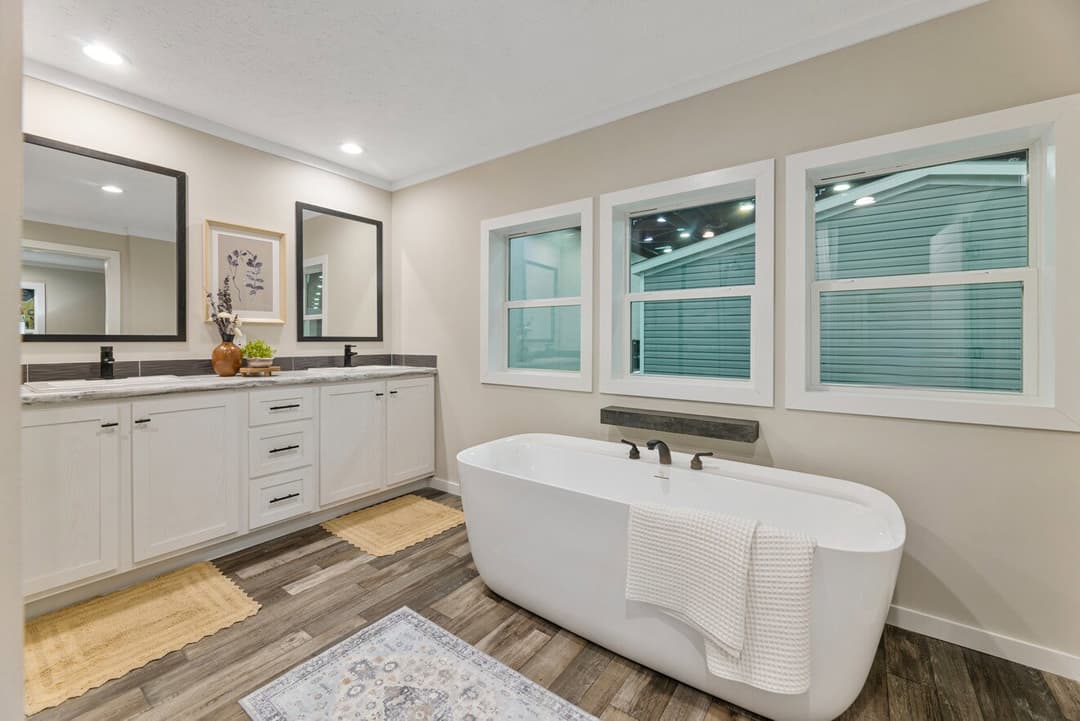 Stratos 28643b bathroom home features