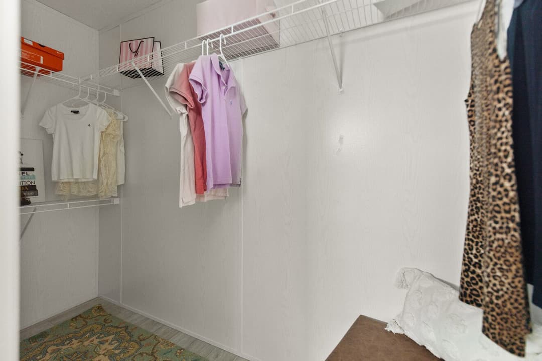 Escape 28443b interior home features