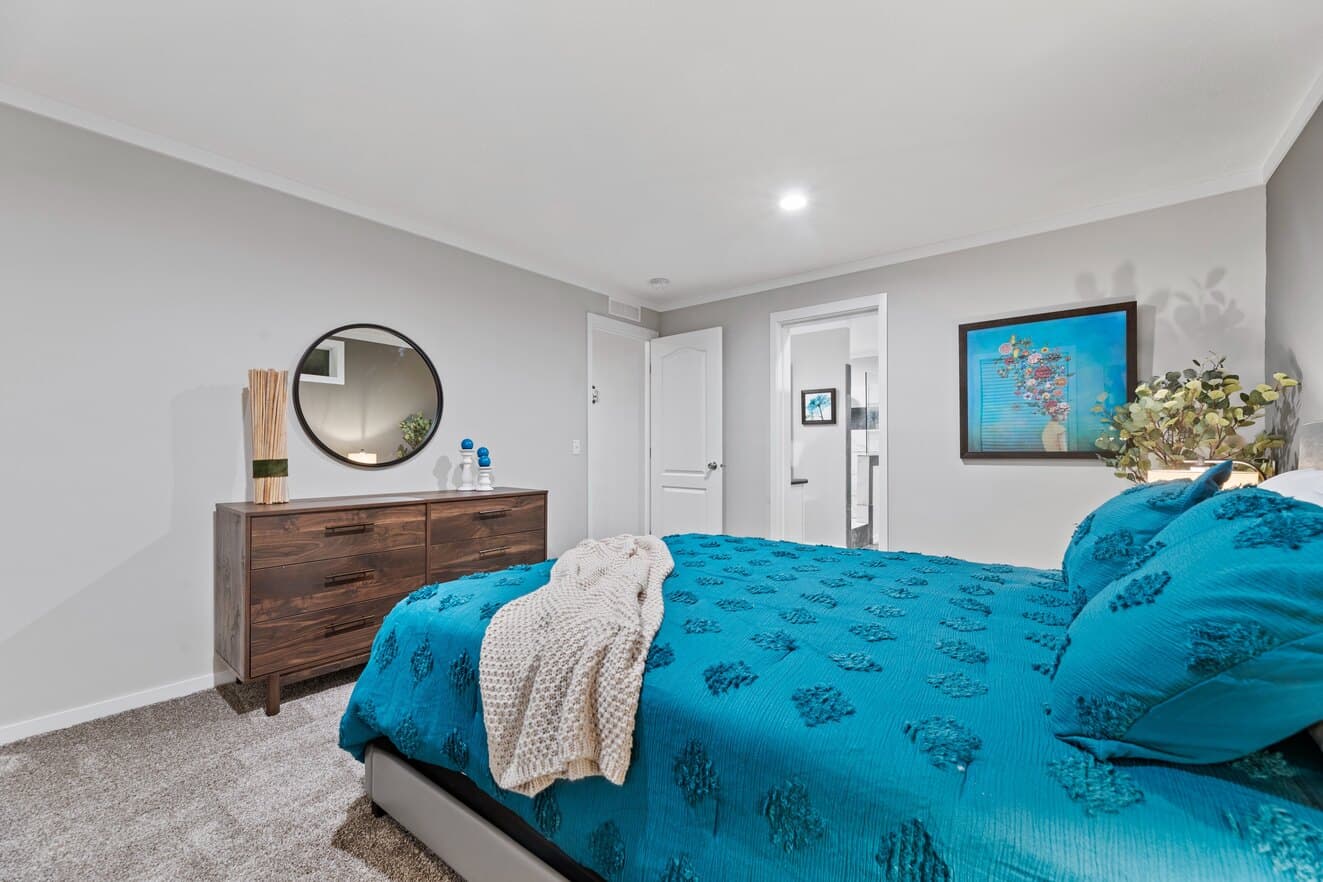 K2 32764p bedroom home features