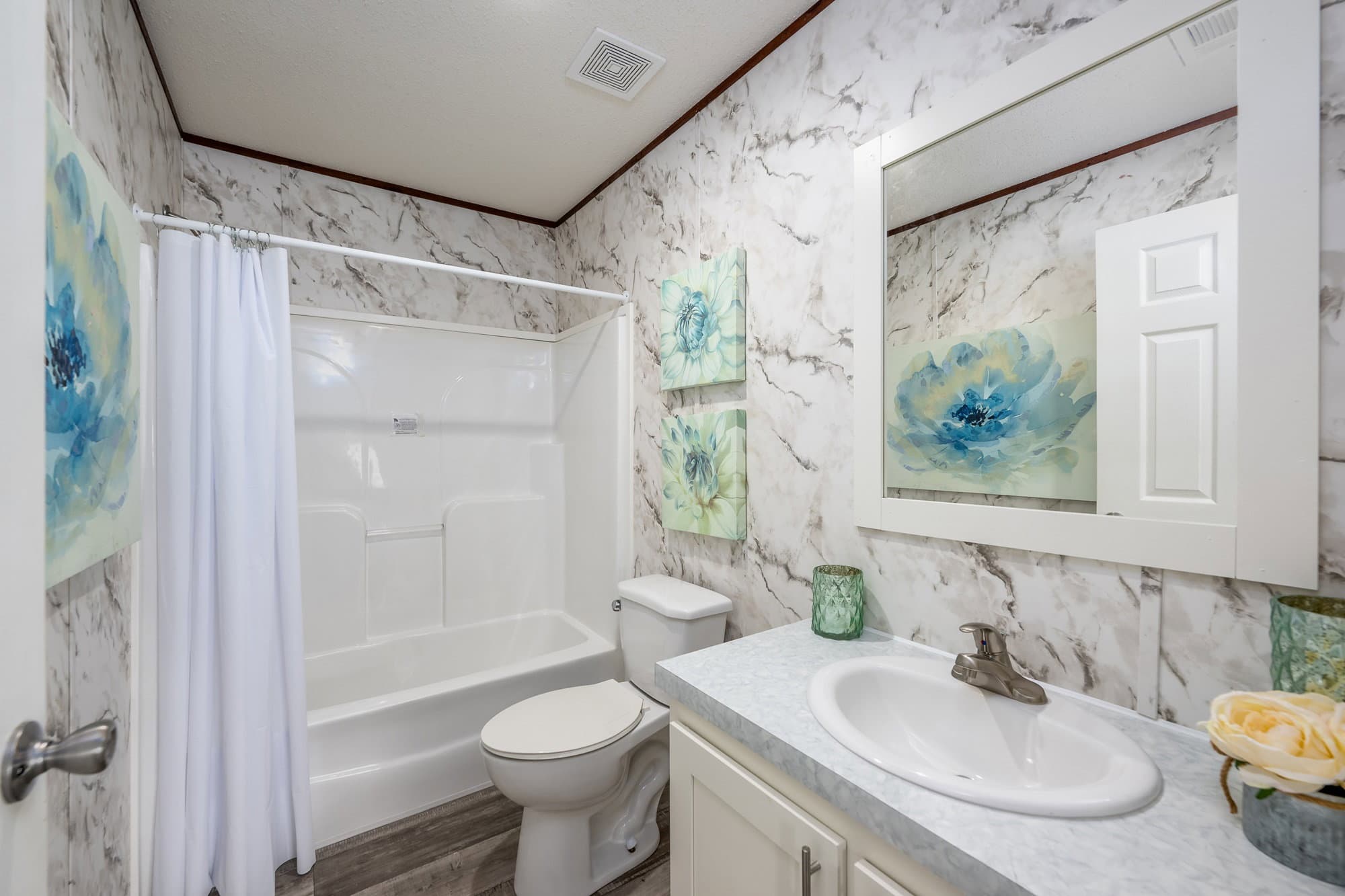 Mill creek 2 bathroom home features