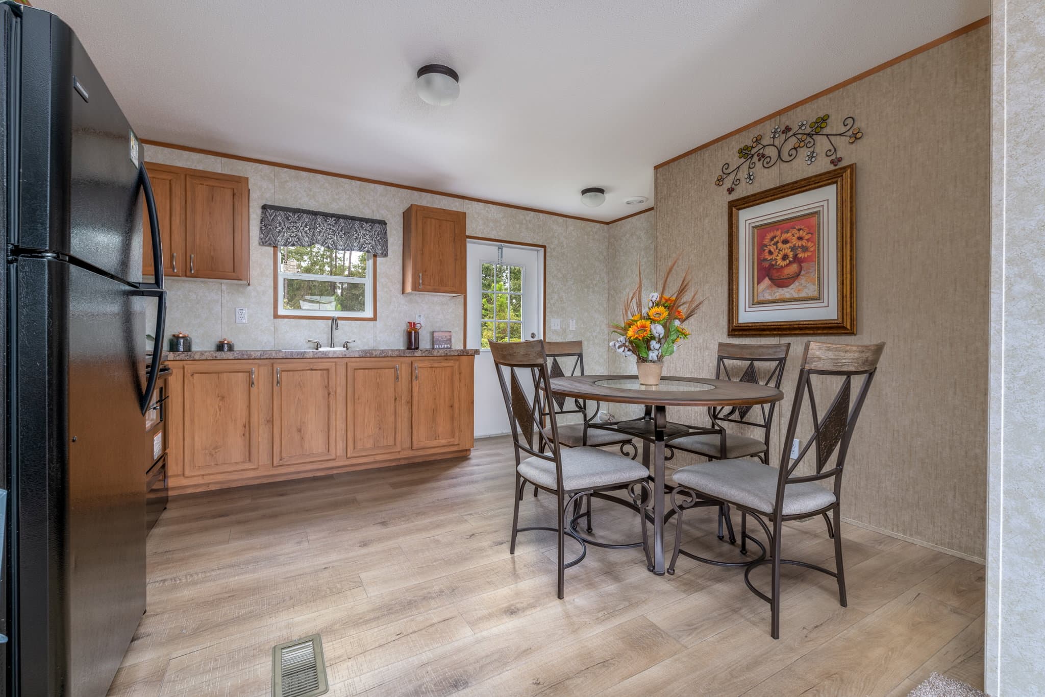 Flash kitchen home features