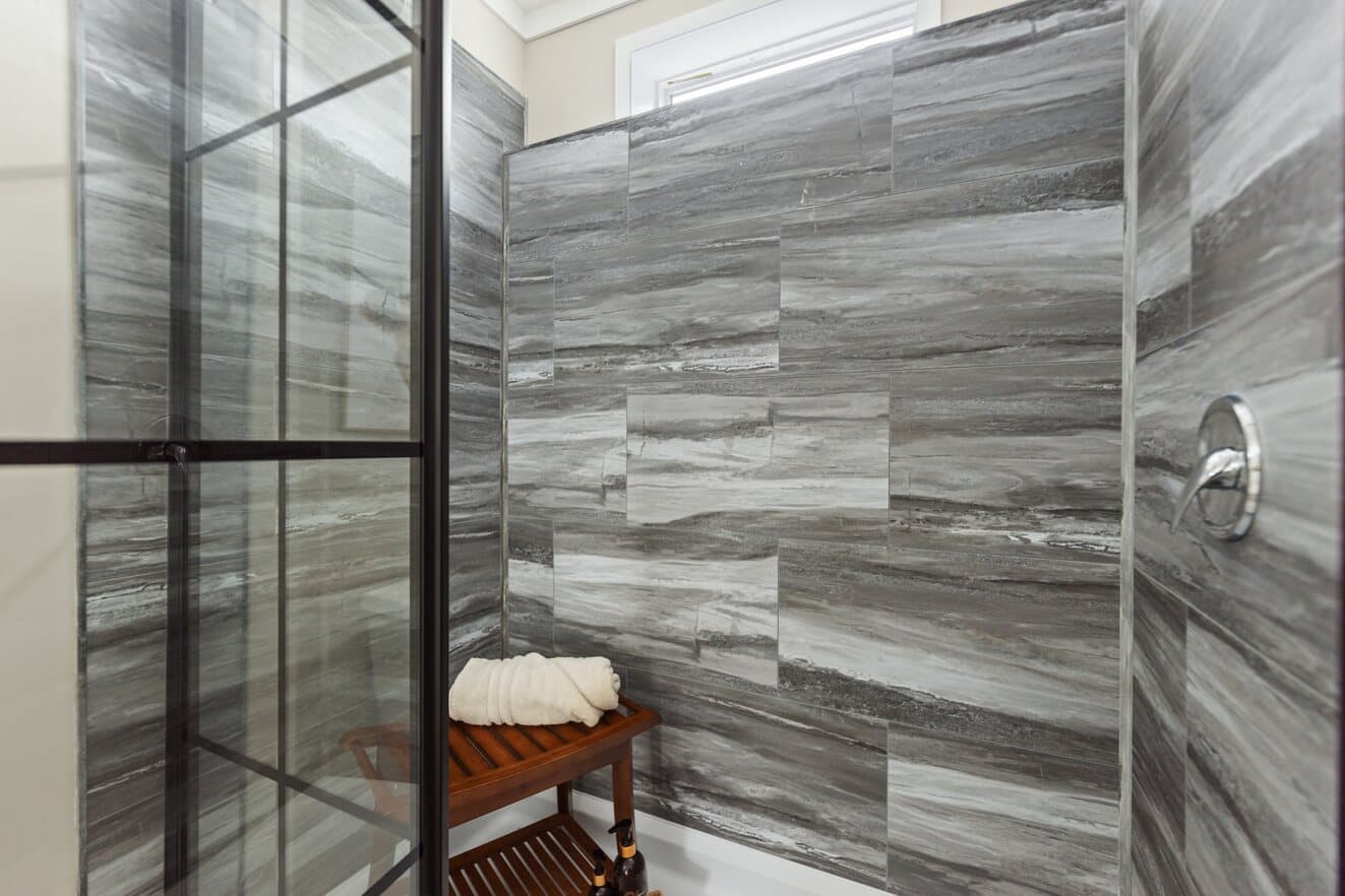 Escape 28443b bathroom home features