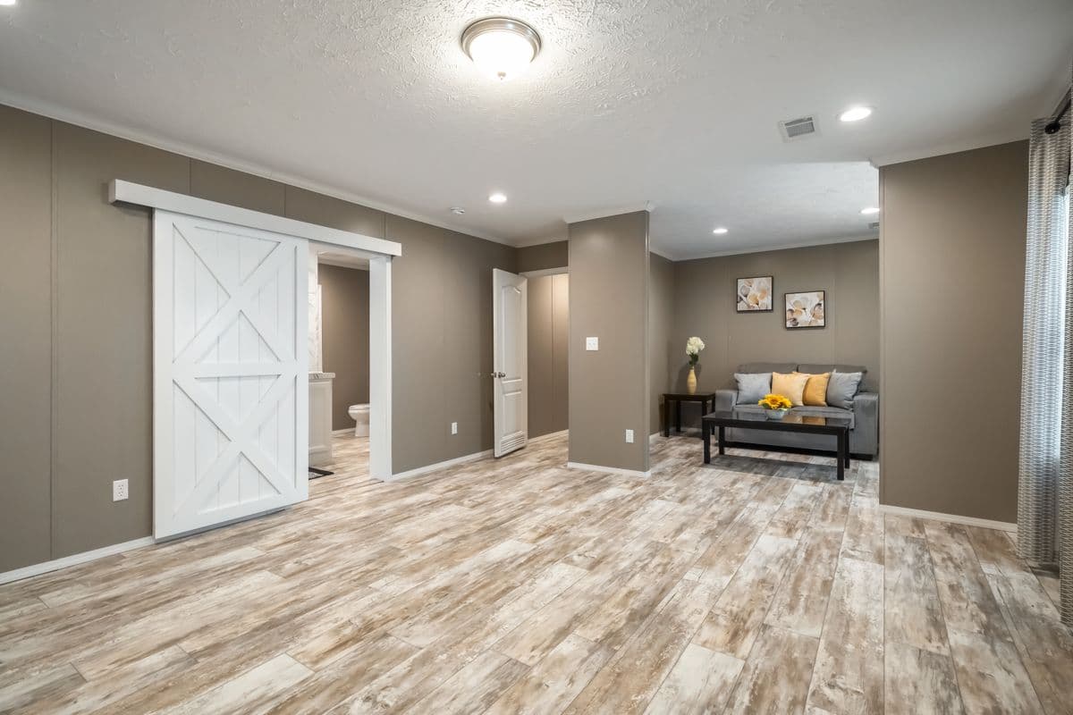 Cascade interior home features