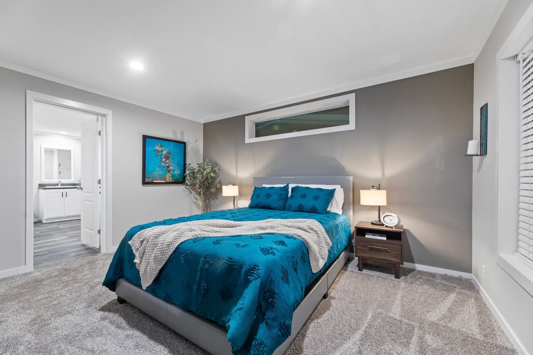 K2 32764p bedroom home features