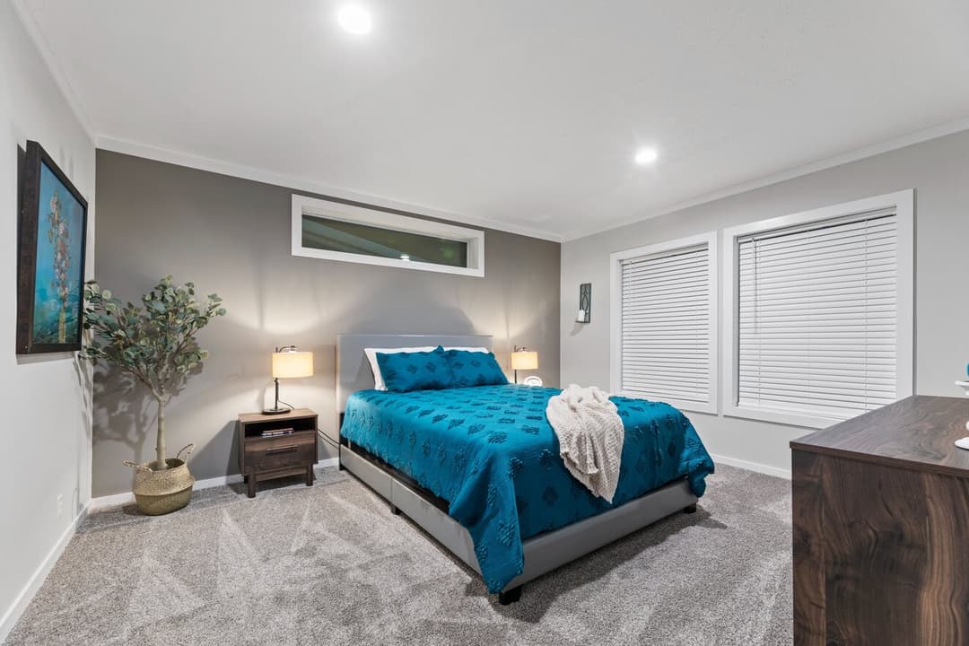 K2 32764p bedroom home features